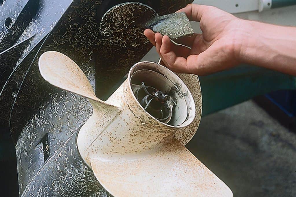 huile embase moteur hors bord