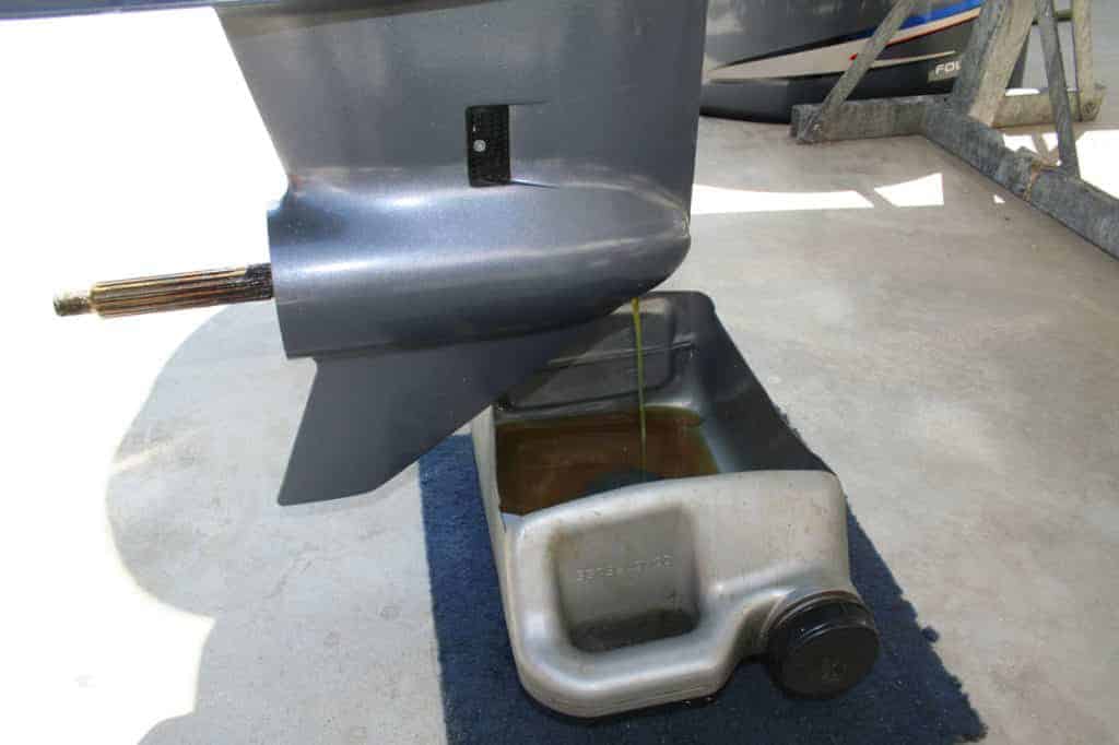 huile embase moteur hors bord