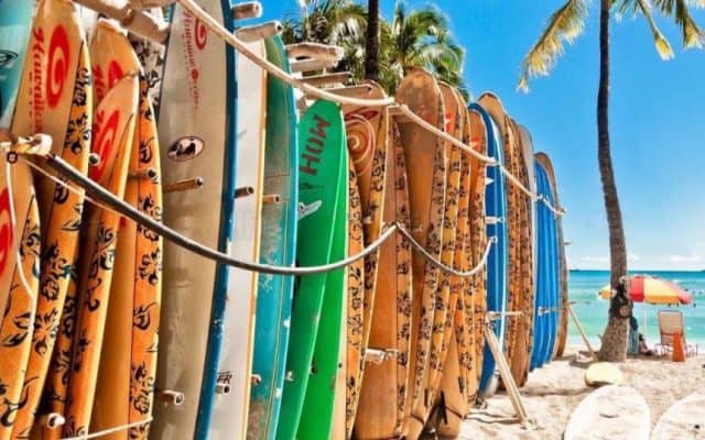 planche de surf noire